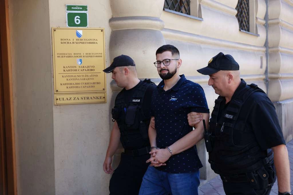 BH Novinari i Linija za pomoć novinarima osudili fizički napad na Avdu Avdića